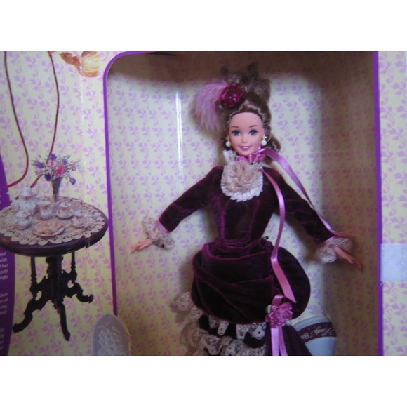 Victorian Lady Collectors Edition Barbie - Picture 3 of 10